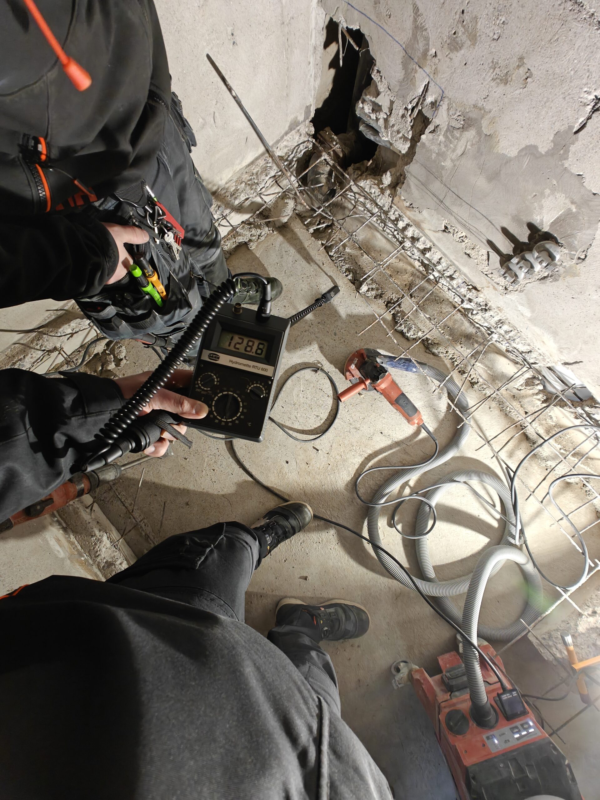 Kosteusmittausta mittarilla